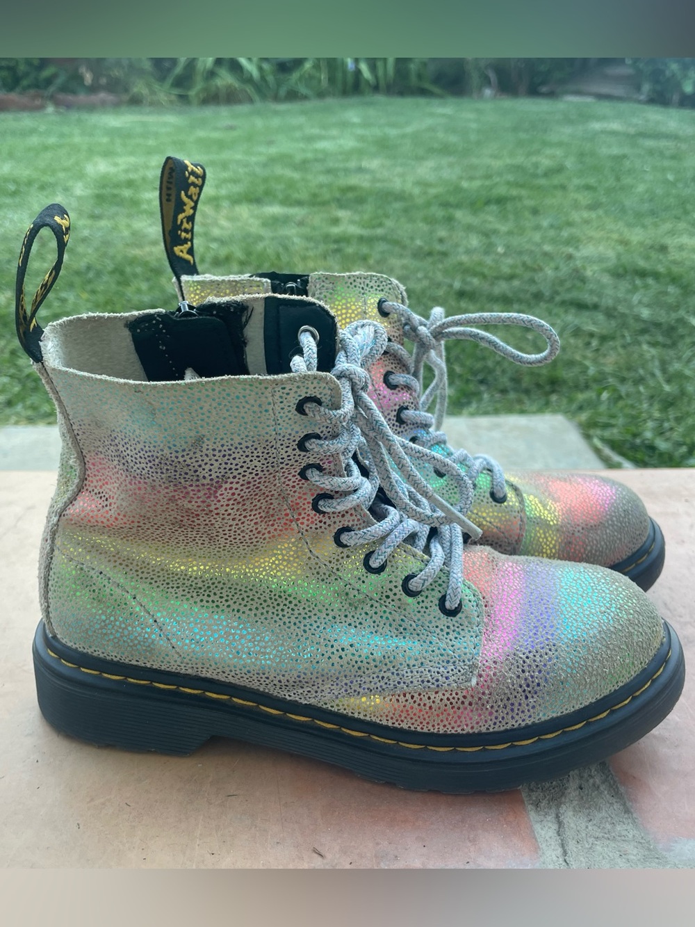 Dr. Martens Kids Iridescent Rainbow Lace-Up Boots Zipper closure